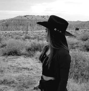 Meet your Posher, Sanny rose